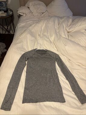 lululemon athletica Women's Gray Long-Sleeve swifley tech